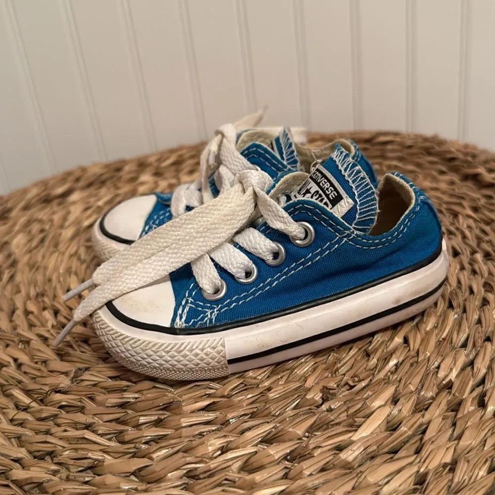 Infant Kids Converse Low Top Bright Blue Sneakers Size 5 - Good Condition
